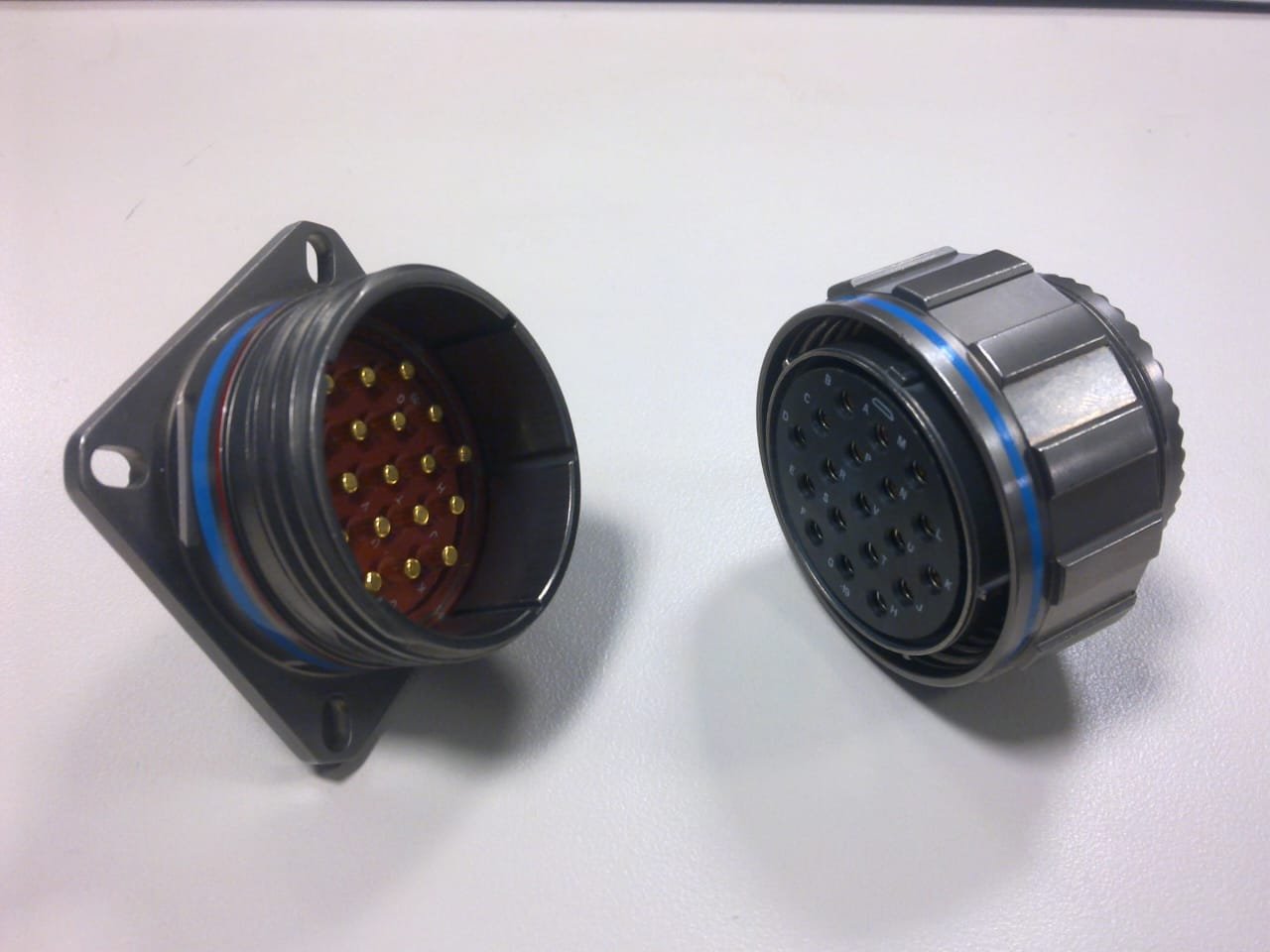 26-way circular connector plug and receptacle
