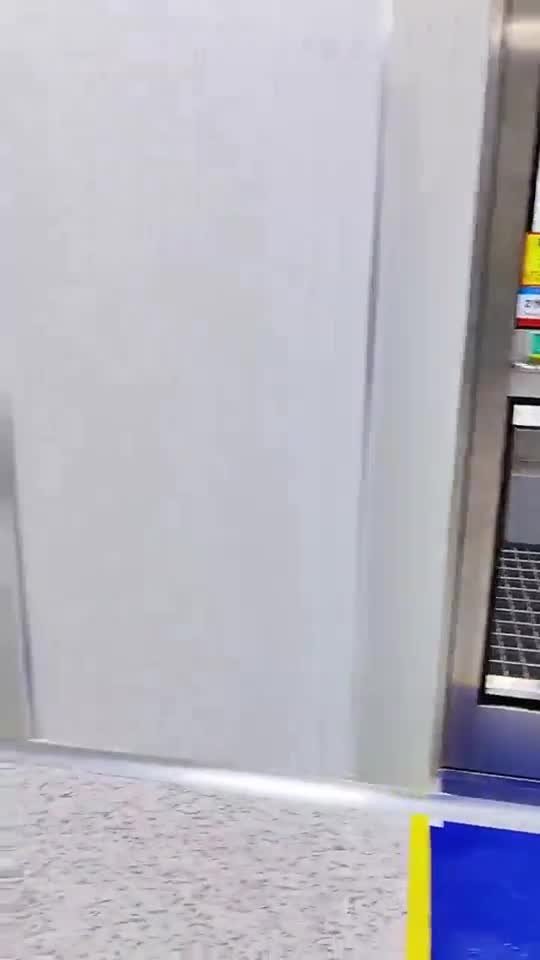 Air-shower cabin, entry side — ISK Technologies cleanroom installation