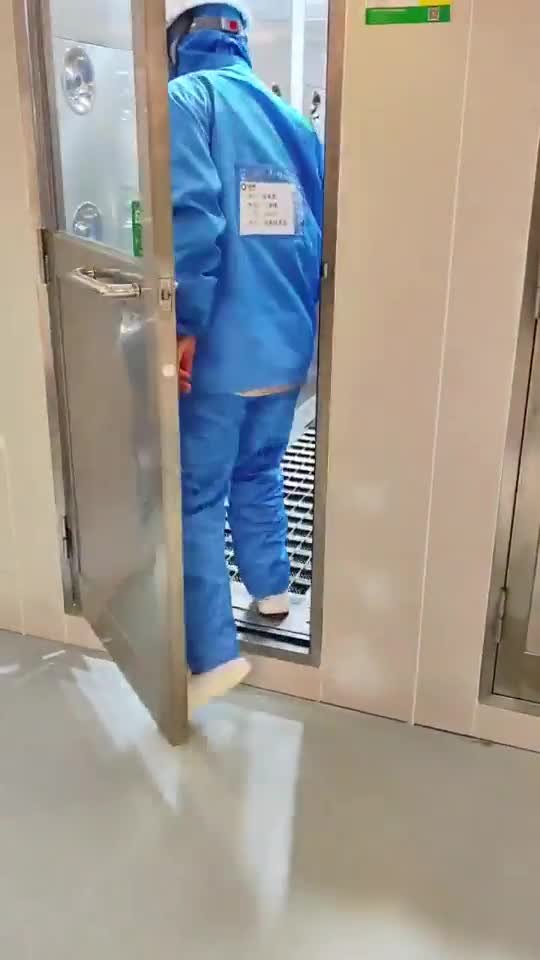 Interlocked cabin doors — ISK Technologies cleanroom installation